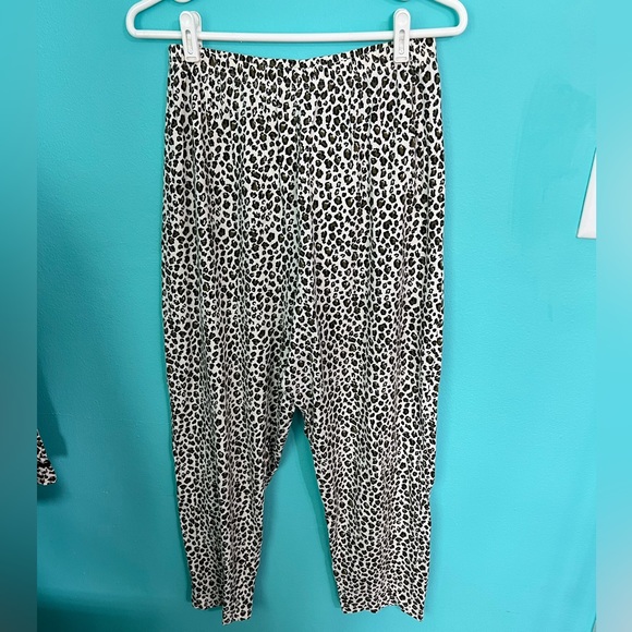 EUC Victoria’s Secret Leopard Print 2 piece Pajama Se - Picture 3 of 10